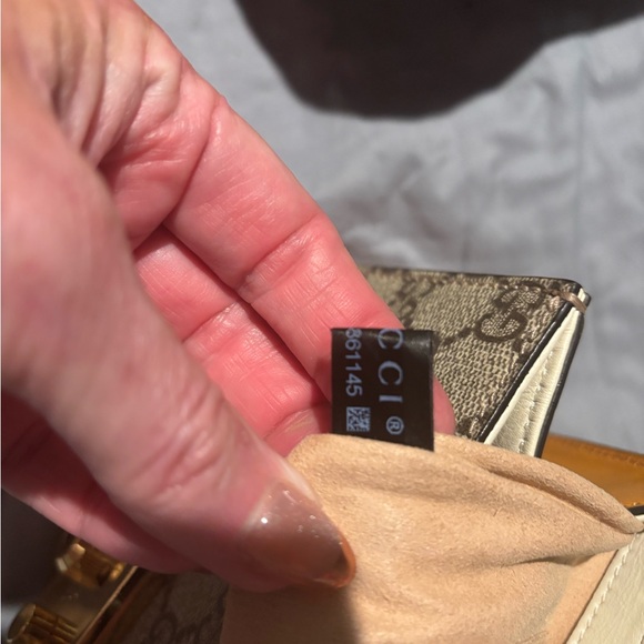 Gucci GG Supreme Padlock Purse in Pristine Condition - Picture 7 of 11